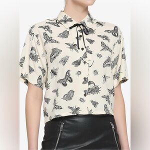 Hot Topic Bugs Print Bow Tie Boxy Crop Woven Button-Up Top Cream Size Medium